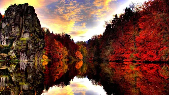 14 Colorful Autumn Wallpapers