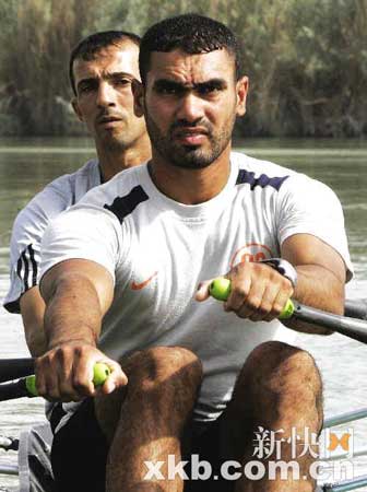 伊拉克运动员身着旧T恤参赛的照片让众多网友热泪盈眶