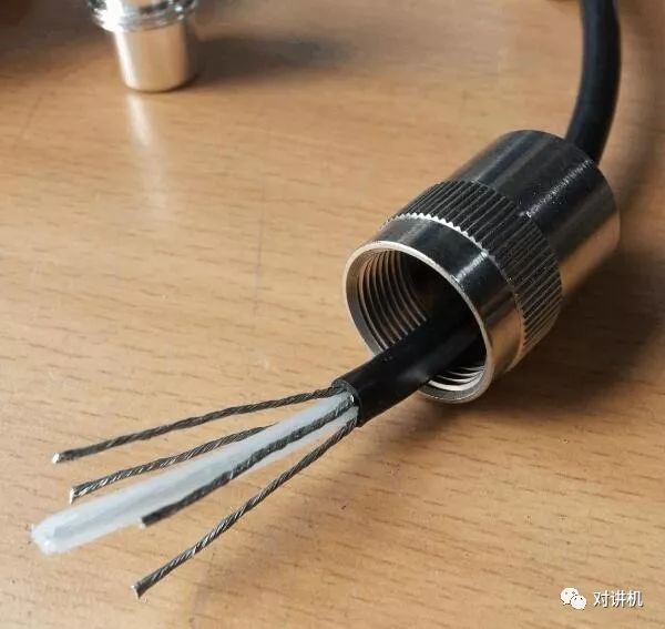 【对讲机的那点事】手把手教你制作馈线焊接m头